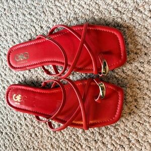 GBG Los Angeles dark orange/ red  Strappy gold Toe-Ring Sandals with Gold Accent